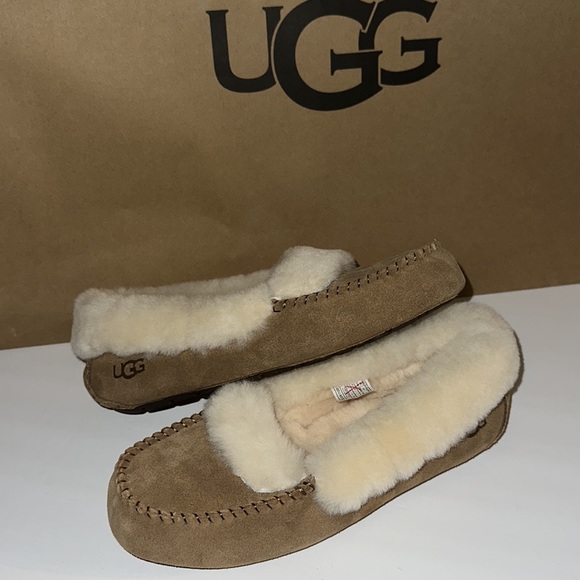 Women’s UGG Dakota Spill Seam Chestnut - Picture 2 of 6